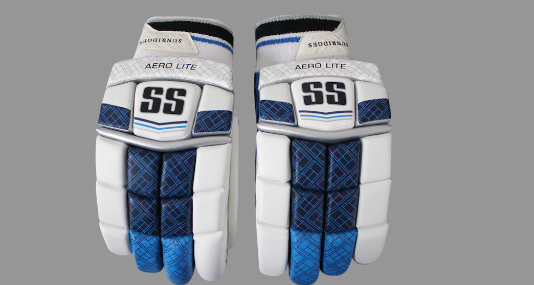 SS AeroLite Batting Gloves